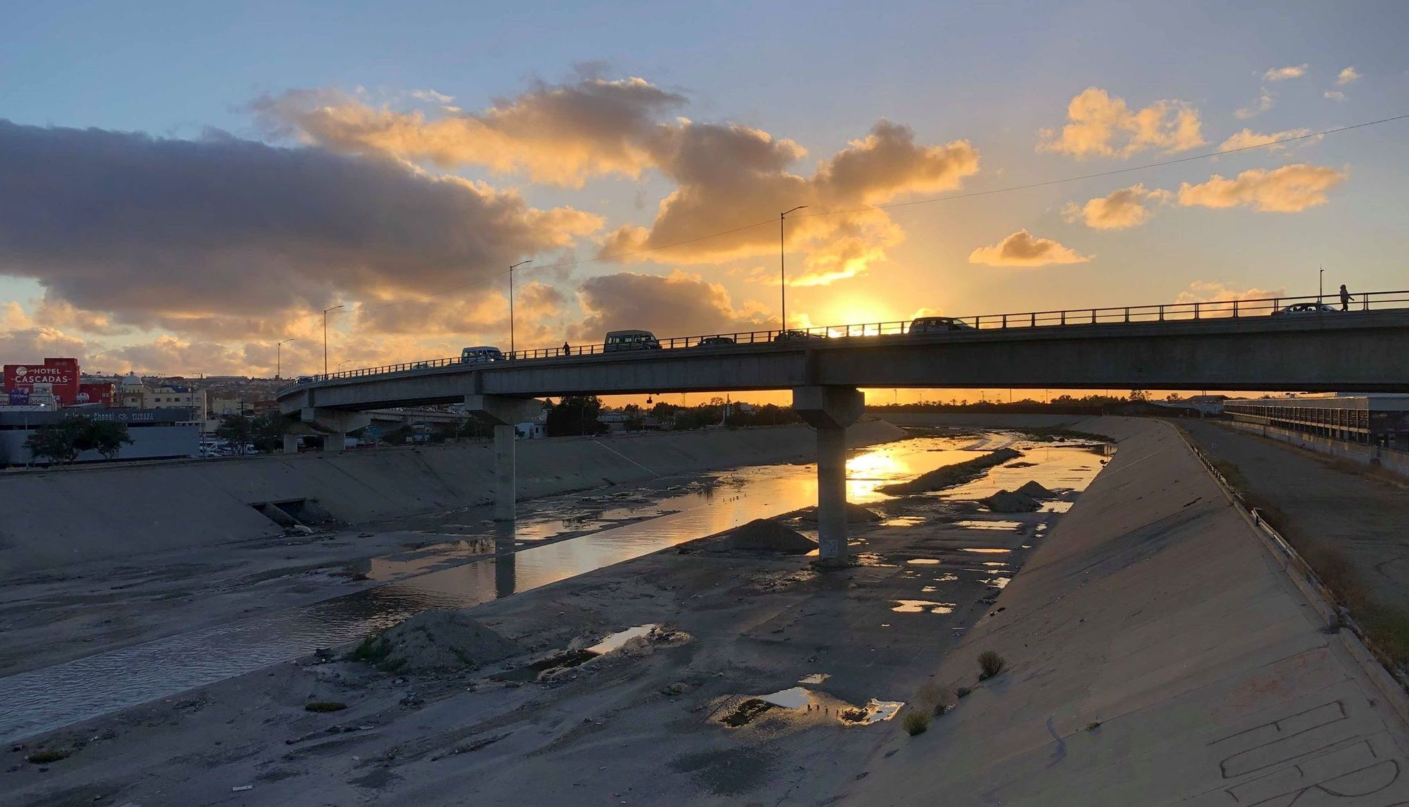 Indigentes que viven en canalización Río Tijuana, un problema sin ...