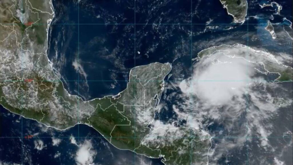 Huracán Beryl sube a categoría 3 y esperan que impacte en Tulum