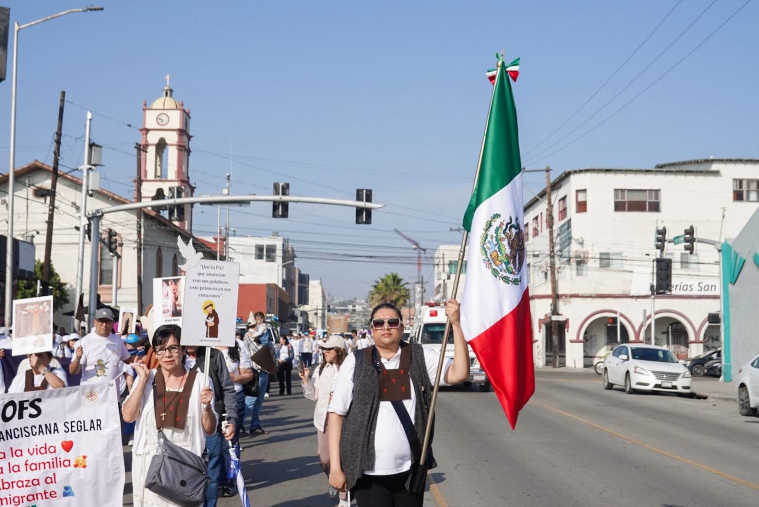 Creyentes ponen el ejemplo en las calles del Centro y salen a marchar ...